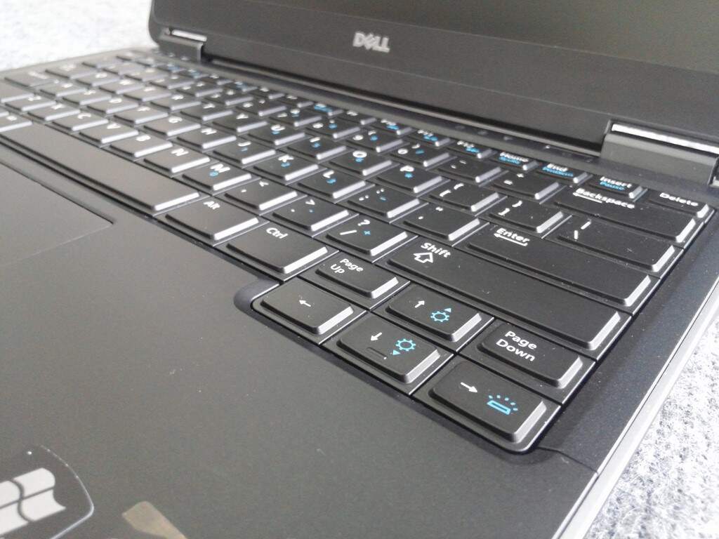 DELL E7240 gia re laptop dell cu gia re hcm laptop khoa quan(6).jpg