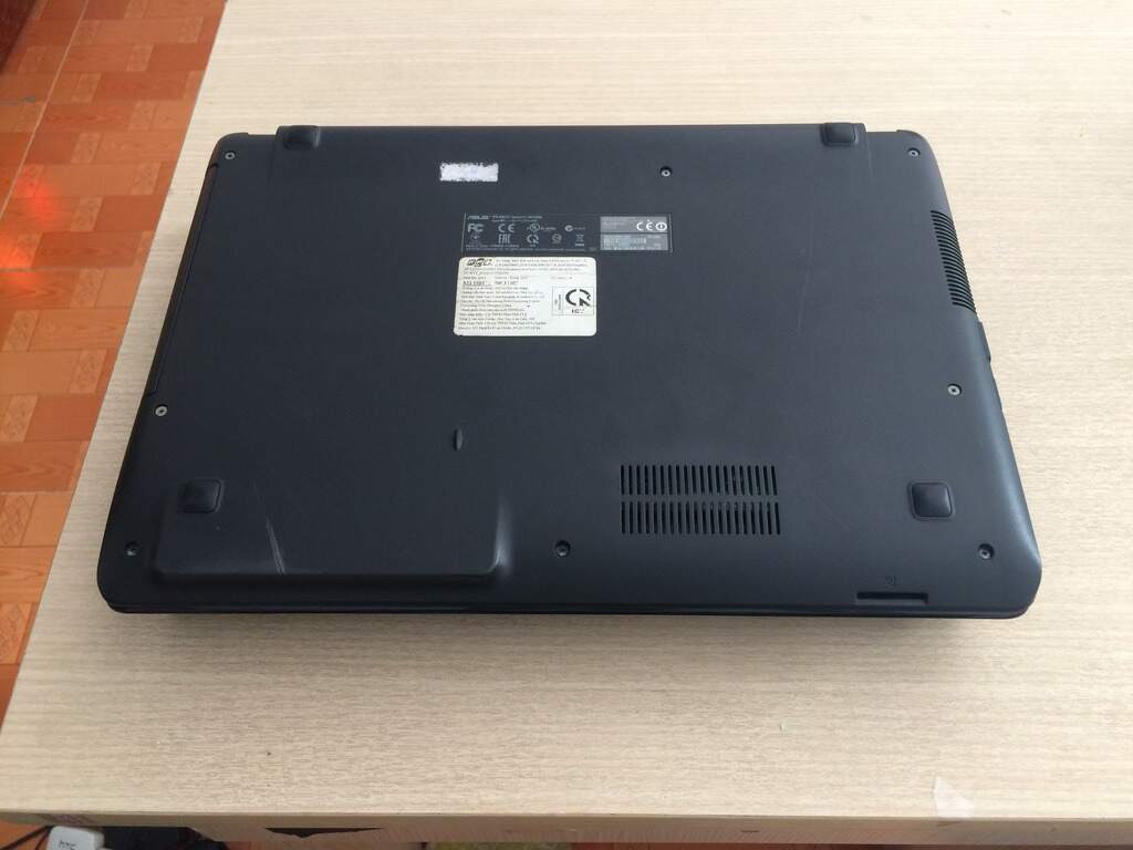 Laptop Asus X451CAP...jpg