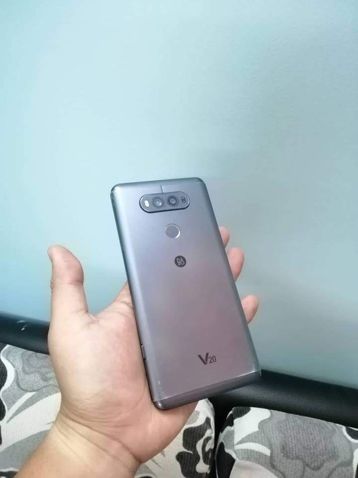 lg v20....jpg